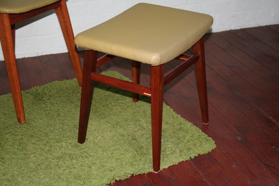 Image 1 of Sedia vintage restaurata con poggiapiedi abbinato