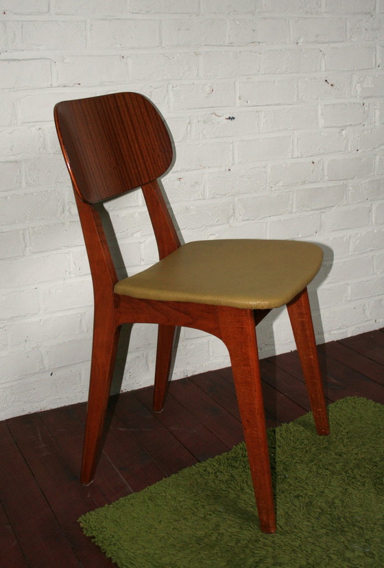 Image 1 of Sedia vintage restaurata con poggiapiedi abbinato