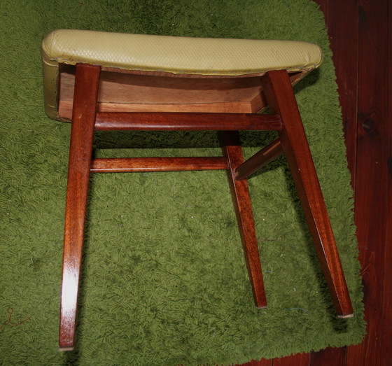 Image 1 of Sedia vintage restaurata con poggiapiedi abbinato