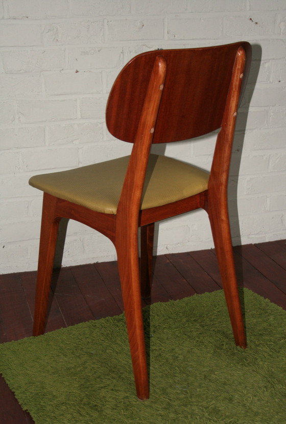 Image 1 of Sedia vintage restaurata con poggiapiedi abbinato