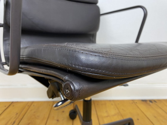 Image 1 of Vitra Soft Pad Chair EA 217 by Charles & Ray Eames desk chair