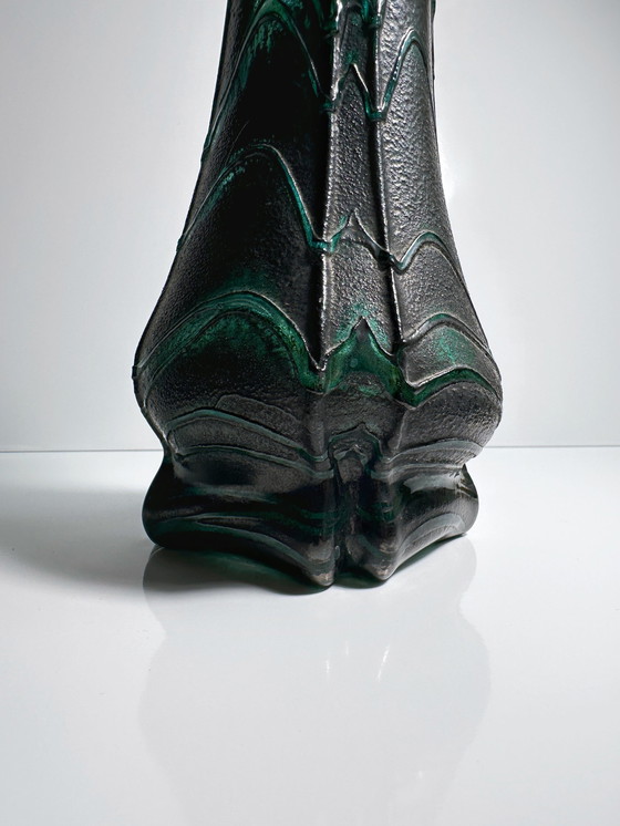 Image 1 of Vaso da fiori vintage in vetro verde Art Nouveau Weinfurtner Glashütten Germania iridescente