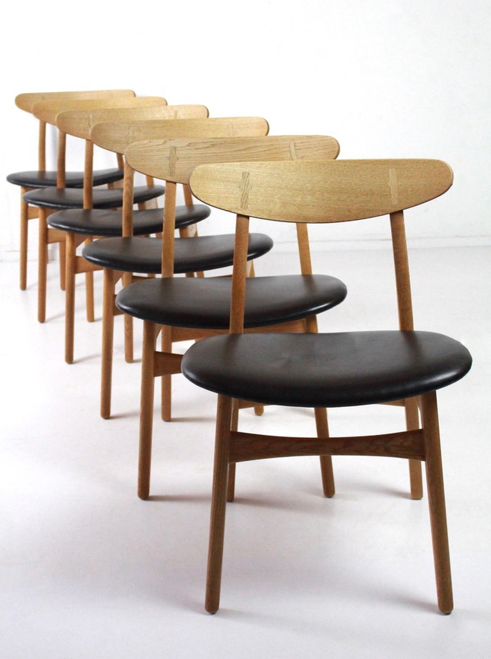 6x Carl Hansen Son CH30 chairs by Hans Wegner €5,000 Whoppah