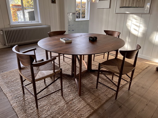 &Tradition walnut dining table Dropleaf with 4 chairs