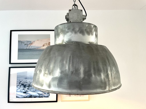 Industrial hanging lamp