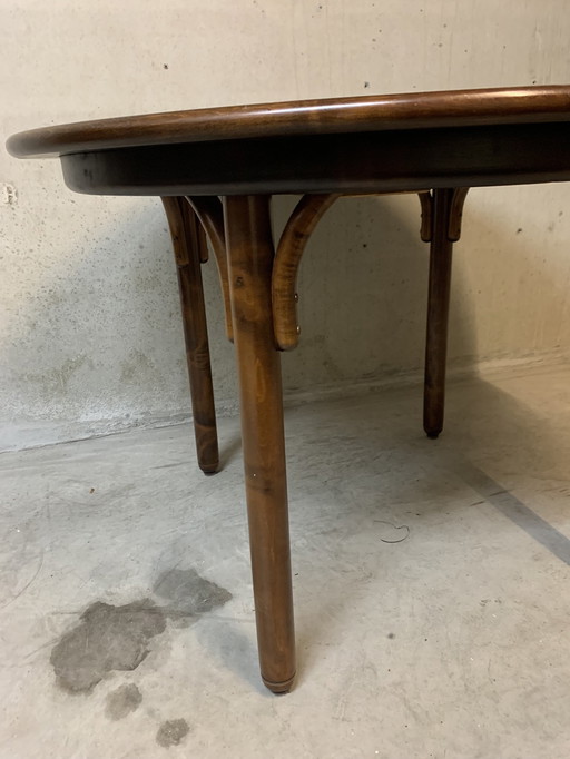 Round Thonet Table. Extendable.