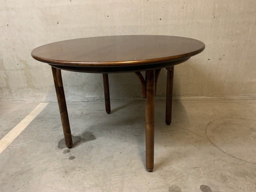 Round Thonet Table. Extendable.