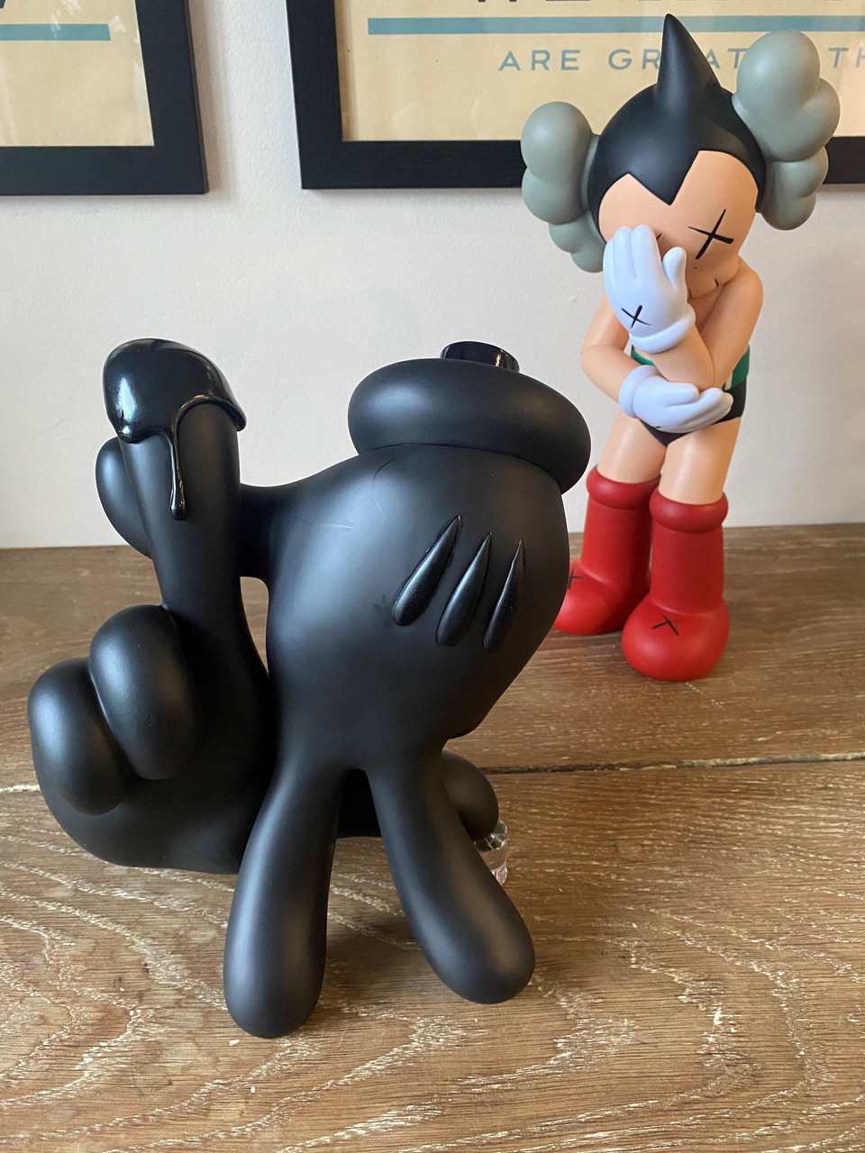 la-hands-vinyl-figure-the-