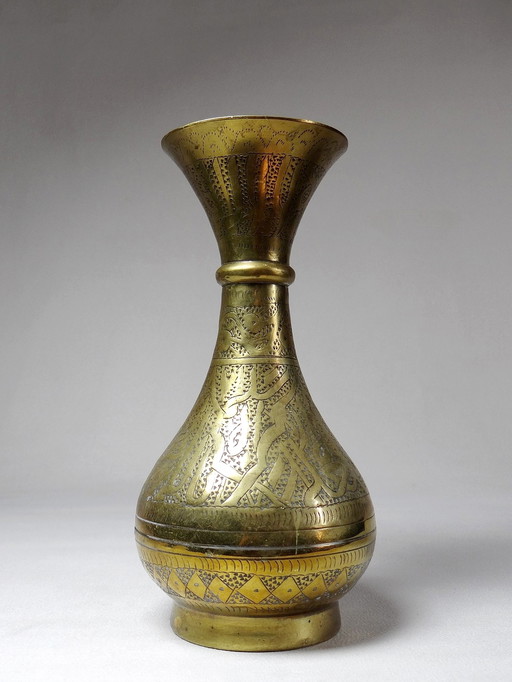 Petit vase ancien Islamique Mamelouk laiton gravé artisanat