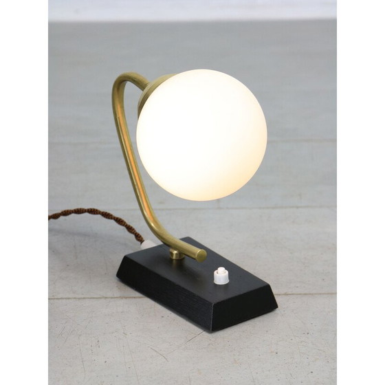 Image 1 of Lampada da tavolo di metà secolo in ottone e opalino