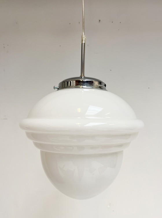 Image 1 of Lámpara de techo de cristal opalino con cable de los años 60