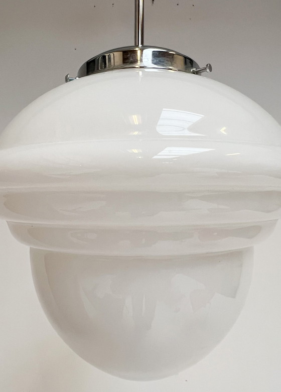 Image 1 of Lámpara de techo de cristal opalino con cable de los años 60