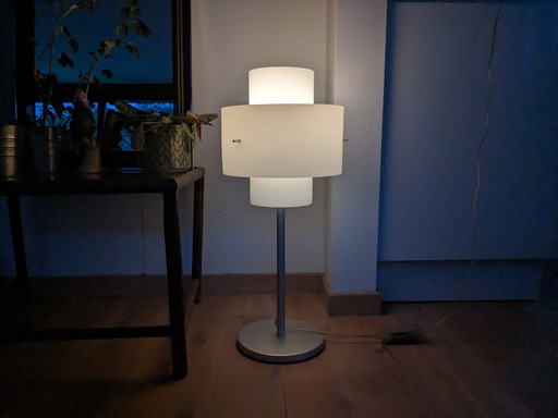 Massive tablelamp