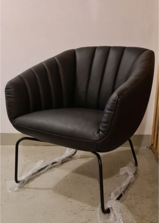 Image 1 of Signet Lenni designer/club chair leather black