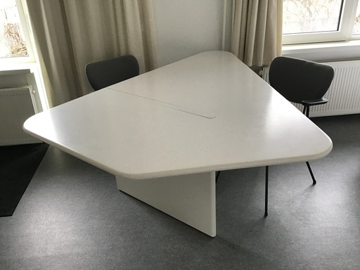 Castelijn Kite table