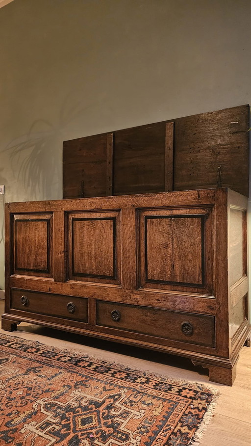 18Th Century Oak English Chest