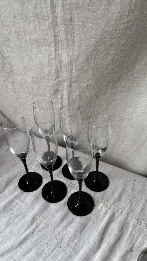 Image 1 of 6 copas de champán con base negra Luminarc
