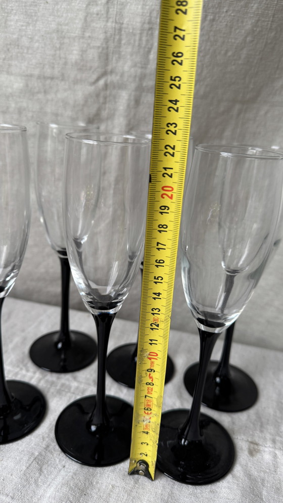 Image 1 of 6 copas de champán con base negra Luminarc