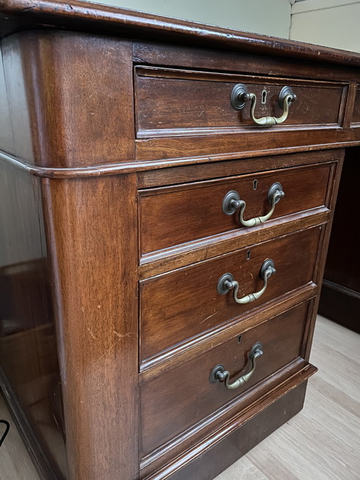 Delta Chesterfield English Mahogany Desk