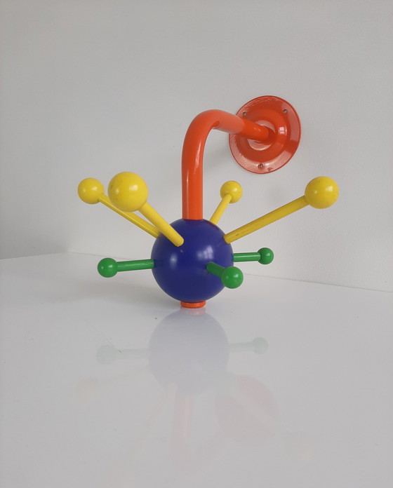 Image 1 of Appendiabiti da parete Sputnik in legno vintage e colorato, Ikea