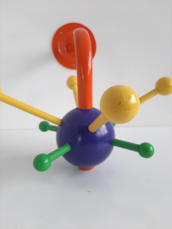 Image 1 of Appendiabiti da parete Sputnik in legno vintage e colorato, Ikea