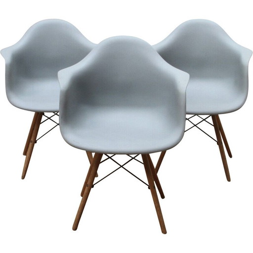 Set of 3 vintage chairs in plastic, wood and black stained metal