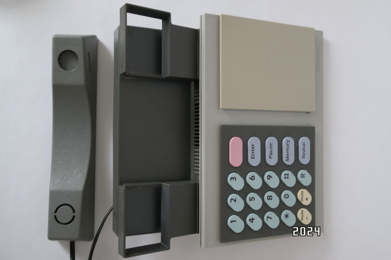 Image 1 of Téléphone analogique Bang & Olufsen par Lone & Gideon Lindinger-Loewy