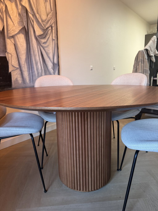 Ruijch dining table round