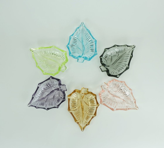 Image 1 of Set Of 6 Mid Century Glass Bowls In Leaf Shape 1950S Colored Glass