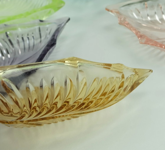 Image 1 of Set Of 6 Mid Century Glass Bowls In Leaf Shape 1950S Colored Glass