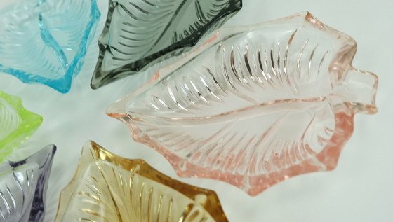 Image 1 of Set Of 6 Mid Century Glass Bowls In Leaf Shape 1950S Colored Glass