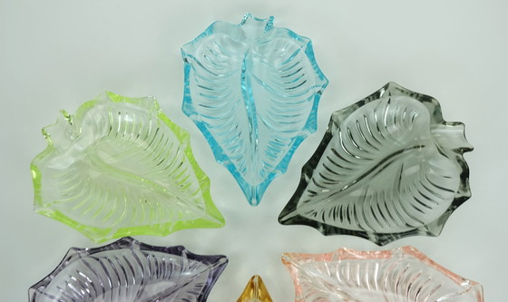 Image 1 of Set Of 6 Mid Century Glass Bowls In Leaf Shape 1950S Colored Glass