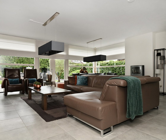 Image 1 of Set Seating Area: Sofa, 2 X Reclining Chair, Rug, Coffee table