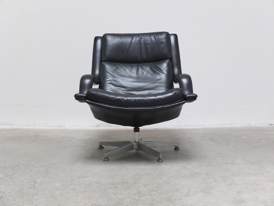 Image 1 of Artifort F152 Swivel Lounge Chair Black Leather