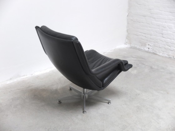 Image 1 of Artifort F152 Swivel Lounge Chair Black Leather