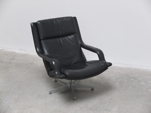 Artifort F152 Swivel Lounge Chair Black Leather