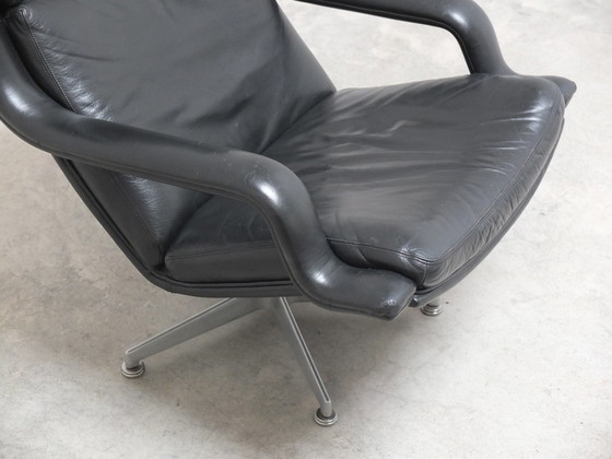 Image 1 of Artifort F152 Swivel Lounge Chair Black Leather