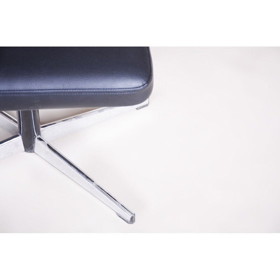 Image 1 of Poltrona girevole vintage Bauhaus in pelle vegana con poggiapiedi, anni '60