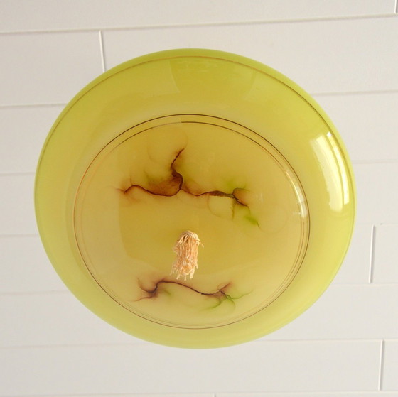 Image 1 of Lampada a sospensione vintage Art Déco con lavabo in opalino giallo