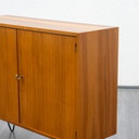 Commode des années 60 en noyer, restaurée, 88cm