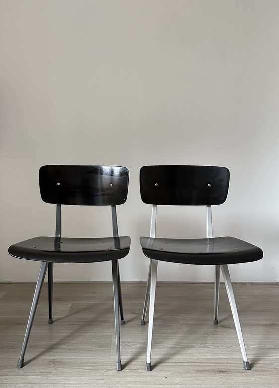 Image 1 of 4 Ahrend Result design chairs