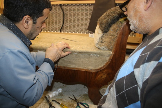 Image 1 of Sofá Biedermeier de tres plazas en tela a rayas color nogal con funda nueva