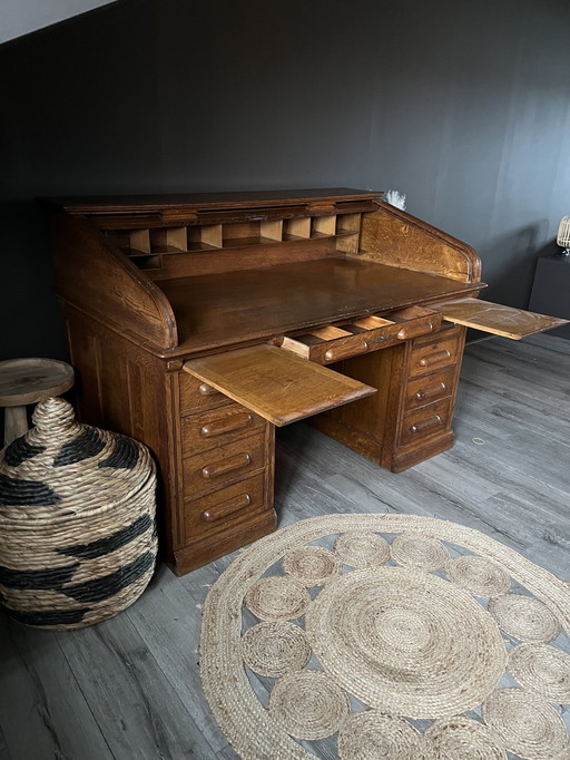 Classic English Desk With Shutter