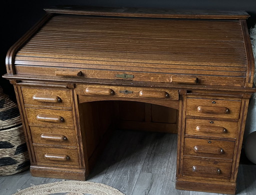 Classic English Desk With Shutter