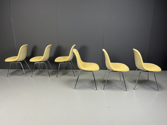 Image 1 of Chaises de salle à manger Eames en fibre de verre pour herman Miller, 1970