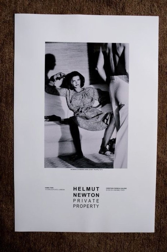 Image 1 of Helmut Newton "Femme examinant l'homme à Saint Tropez".