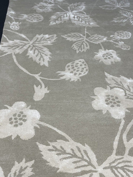 Image 1 of Brink & Campman Tapis Wedgwood Wild Strawberry