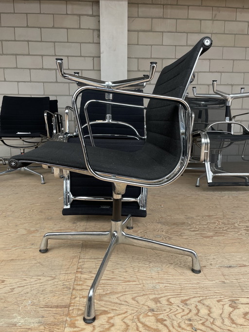 Vitra Eames Ea108 Black Hopsak/Chrome