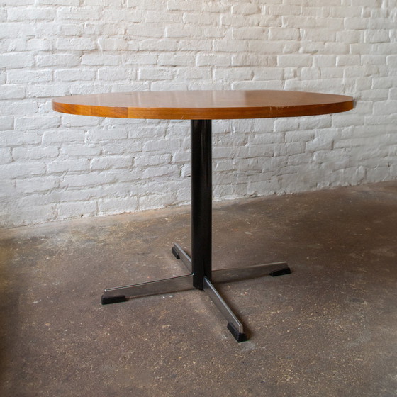 Image 1 of Vintage Table basse ronde en bois