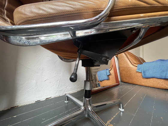 Image 1 of Eames desk chair Ea217